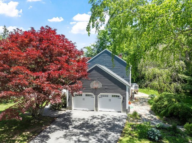 22 Ponnakin Hill Rd, Charlton, MA 01507