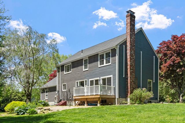 22 Ponnakin Hill Rd, Charlton, MA 01507