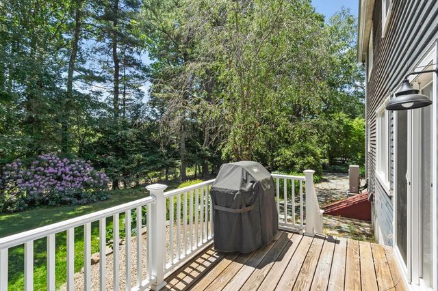 22 Ponnakin Hill Rd, Charlton, MA 01507