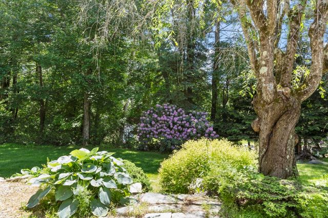 22 Ponnakin Hill Rd, Charlton, MA 01507