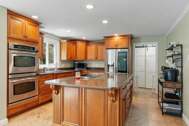 22 Ponnakin Hill Rd, Charlton, MA 01507