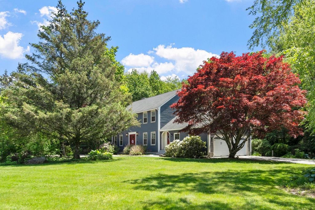 22 Ponnakin Hill Rd, Charlton, MA 01507