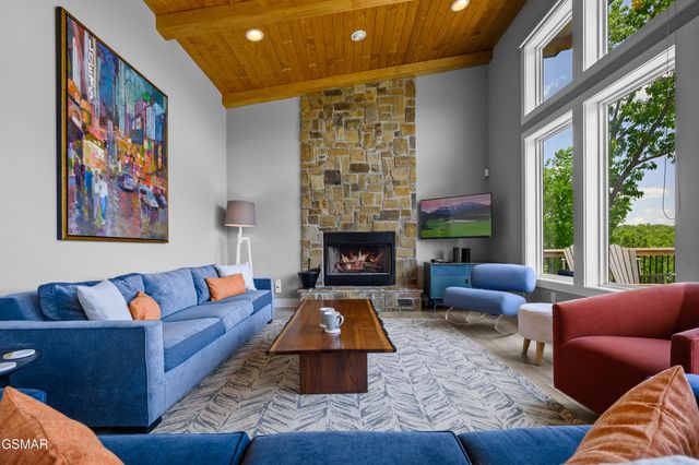 732 Beanstalk Road, Gatlinburg, TN 37738