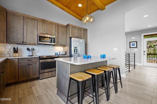 732 Beanstalk Road, Gatlinburg, TN 37738