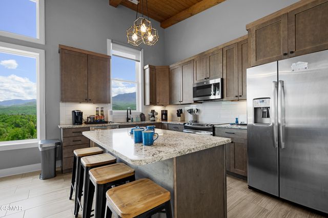 732 Beanstalk Road, Gatlinburg, TN 37738