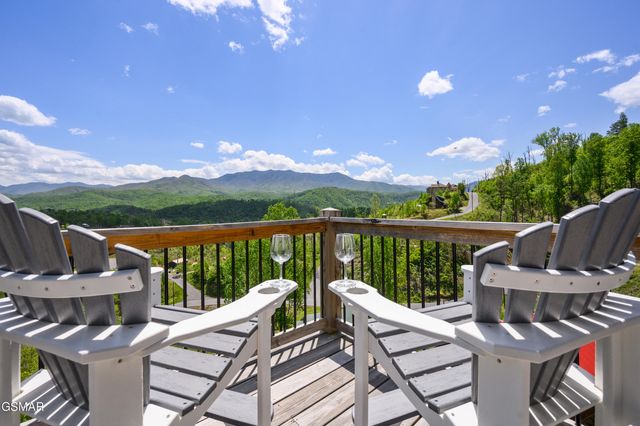 732 Beanstalk Road, Gatlinburg, TN 37738