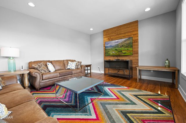 732 Beanstalk Road, Gatlinburg, TN 37738