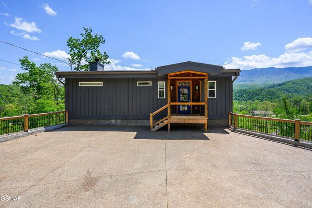 732 Beanstalk Road, Gatlinburg, TN 37738