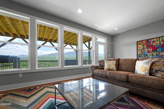 732 Beanstalk Road, Gatlinburg, TN 37738