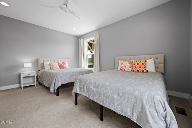 732 Beanstalk Road, Gatlinburg, TN 37738