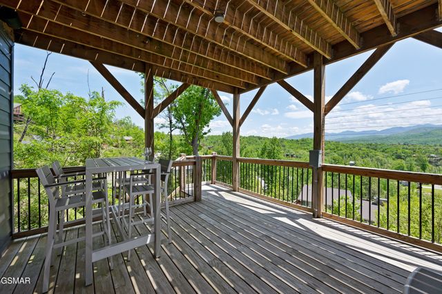 732 Beanstalk Road, Gatlinburg, TN 37738