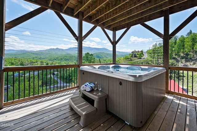 732 Beanstalk Road, Gatlinburg, TN 37738
