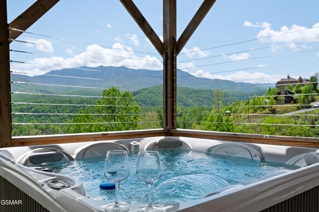 732 Beanstalk Road, Gatlinburg, TN 37738