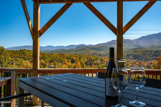 732 Beanstalk Road, Gatlinburg, TN 37738