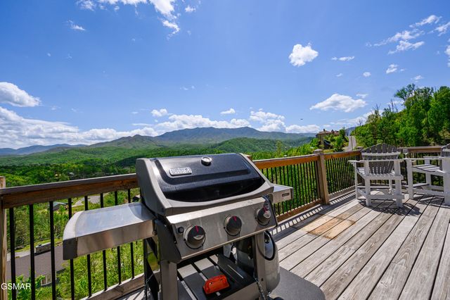 732 Beanstalk Road, Gatlinburg, TN 37738