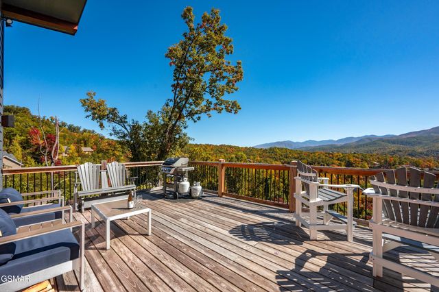 732 Beanstalk Road, Gatlinburg, TN 37738