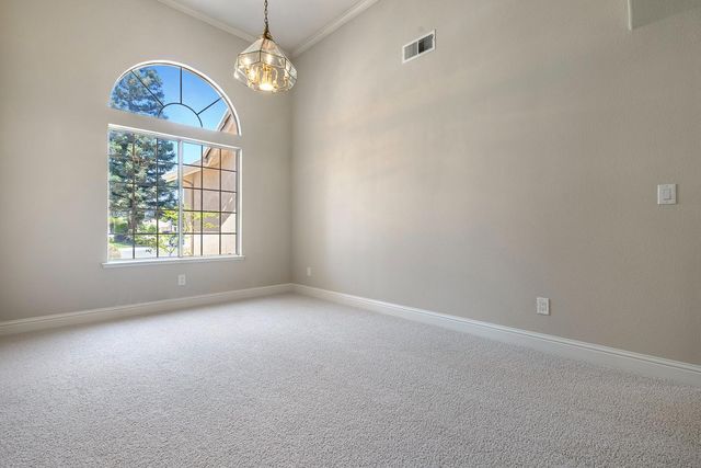 1471 N Terry Avenue, Clovis, CA 93619
