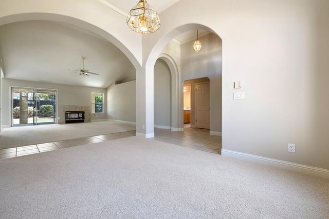 1471 N Terry Avenue, Clovis, CA 93619