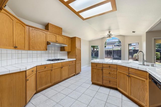 1471 N Terry Avenue, Clovis, CA 93619