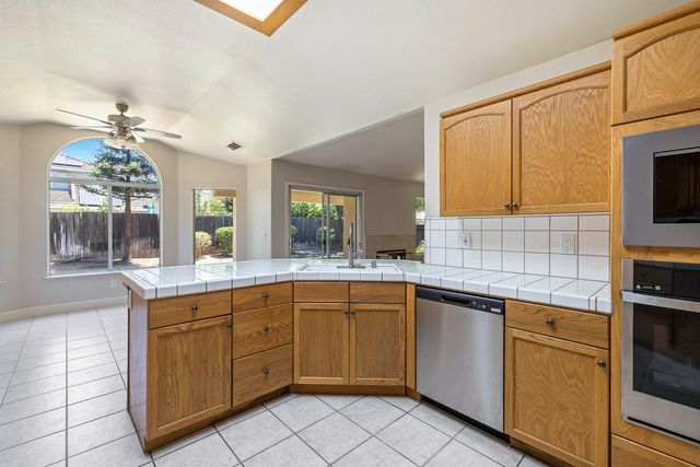 1471 N Terry Avenue, Clovis, CA 93619