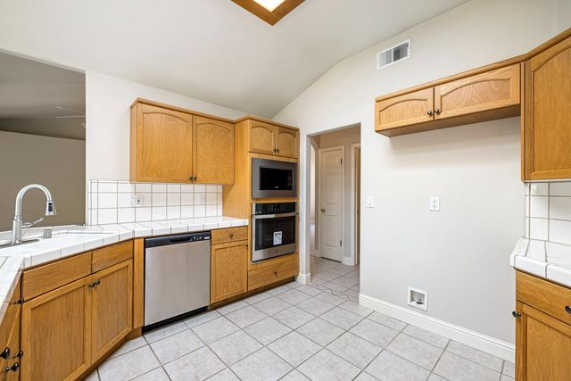 1471 N Terry Avenue, Clovis, CA 93619