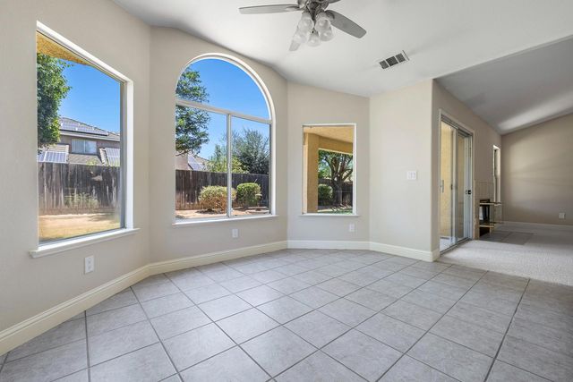 1471 N Terry Avenue, Clovis, CA 93619