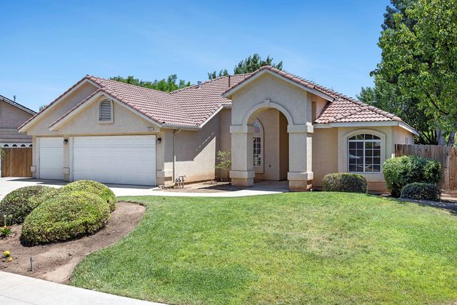 1471 N Terry Avenue, Clovis, CA 93619