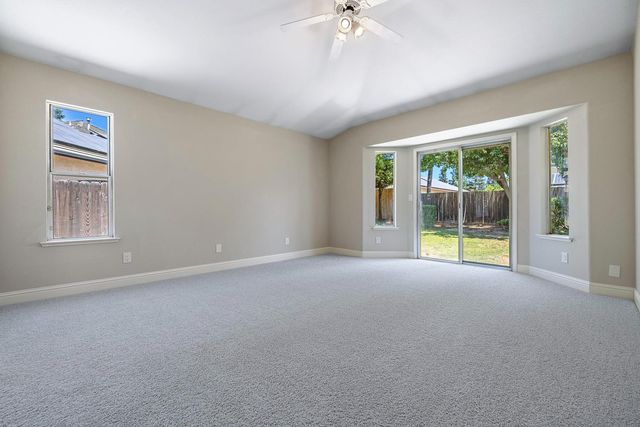1471 N Terry Avenue, Clovis, CA 93619