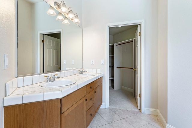 1471 N Terry Avenue, Clovis, CA 93619