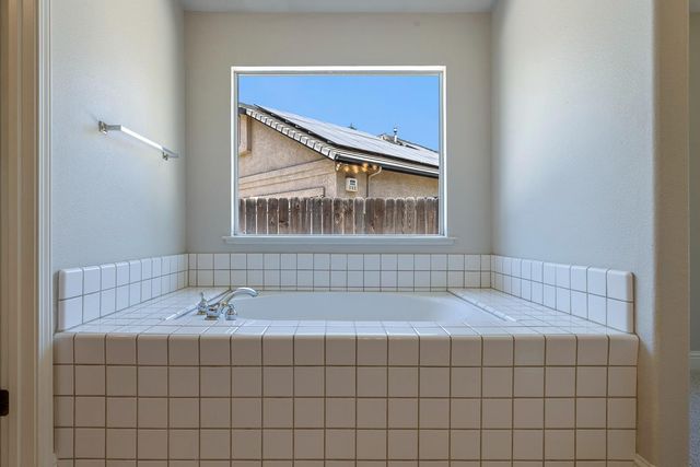1471 N Terry Avenue, Clovis, CA 93619