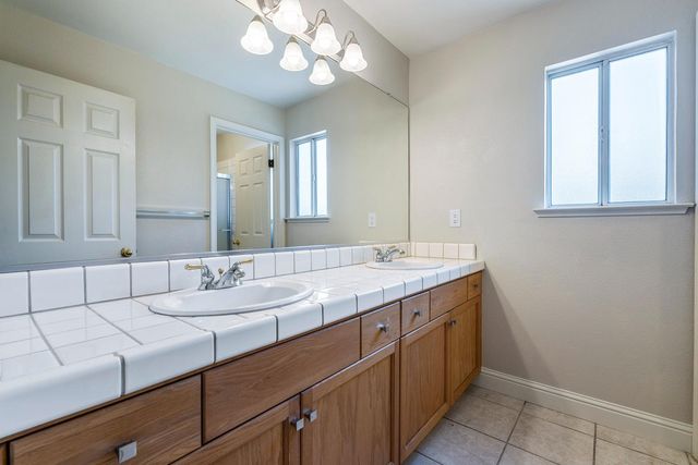 1471 N Terry Avenue, Clovis, CA 93619