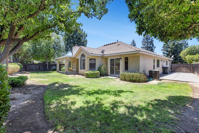 1471 N Terry Avenue, Clovis, CA 93619