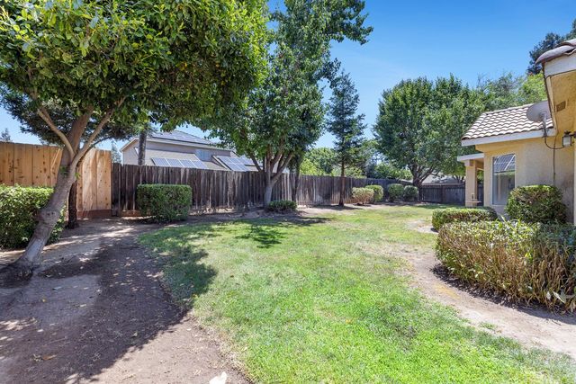 1471 N Terry Avenue, Clovis, CA 93619