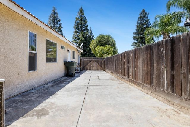 1471 N Terry Avenue, Clovis, CA 93619