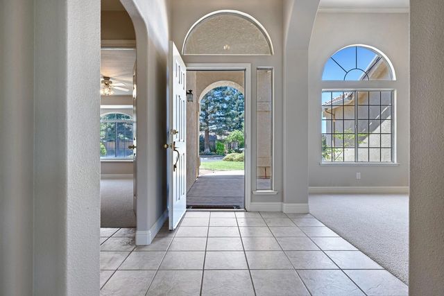 1471 N Terry Avenue, Clovis, CA 93619