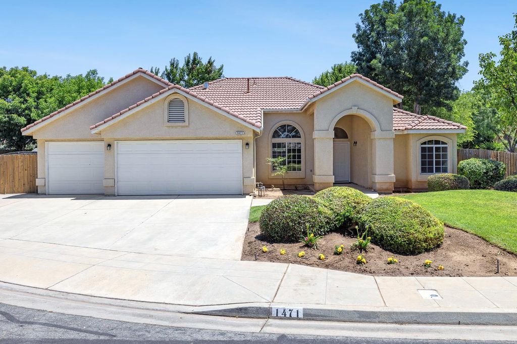 1471 N Terry Avenue, Clovis, CA 93619