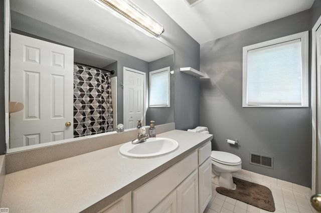 42680 Chippewa Drive 28, Clinton Township, MI 48038