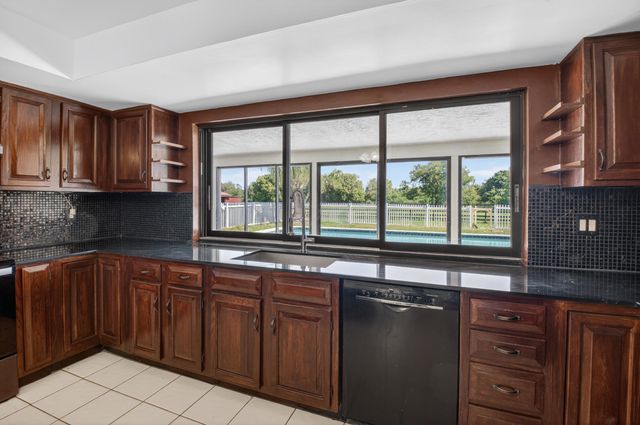 10157 La Reina Road, Delray Beach, FL 33446