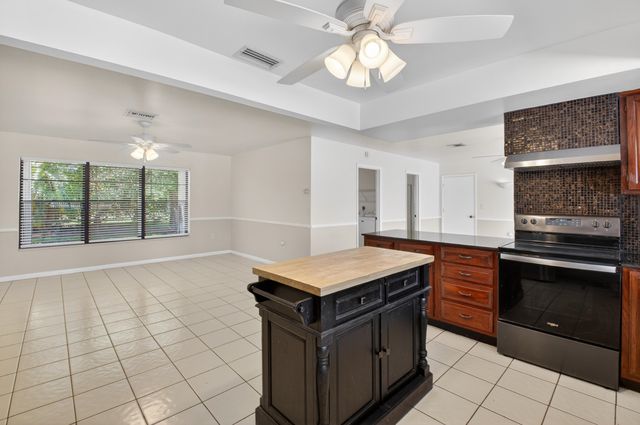 10157 La Reina Road, Delray Beach, FL 33446