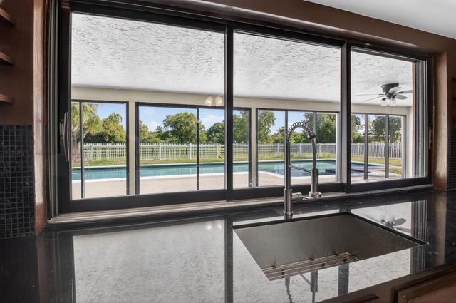10157 La Reina Road, Delray Beach, FL 33446