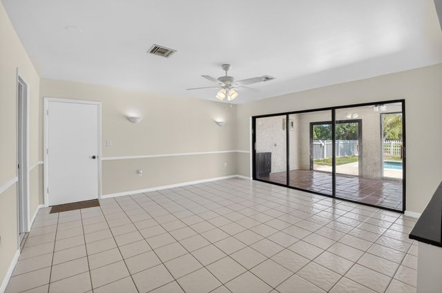 10157 La Reina Road, Delray Beach, FL 33446