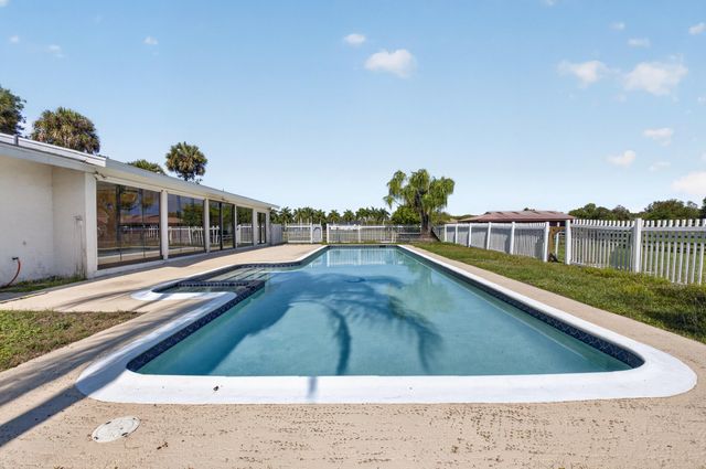 10157 La Reina Road, Delray Beach, FL 33446