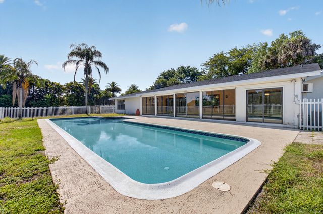 10157 La Reina Road, Delray Beach, FL 33446