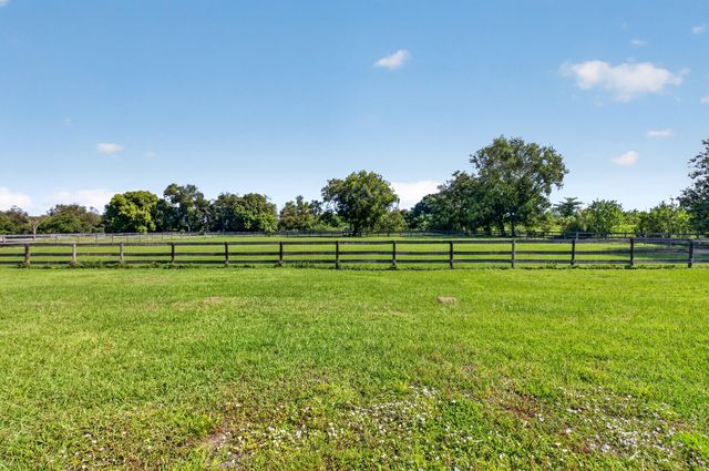 10157 La Reina Road, Delray Beach, FL 33446