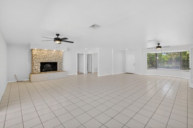 10157 La Reina Road, Delray Beach, FL 33446