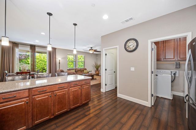 1242 White Pine Ln, Lincoln, CA 95648