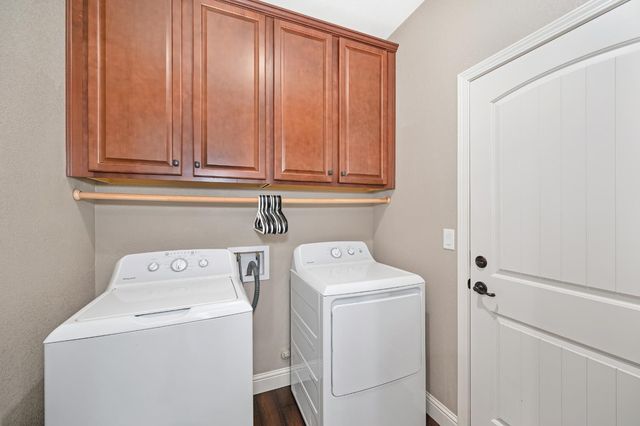 1242 White Pine Ln, Lincoln, CA 95648