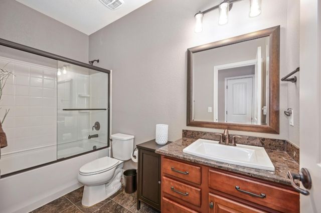 1242 White Pine Ln, Lincoln, CA 95648