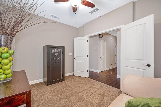 1242 White Pine Ln, Lincoln, CA 95648