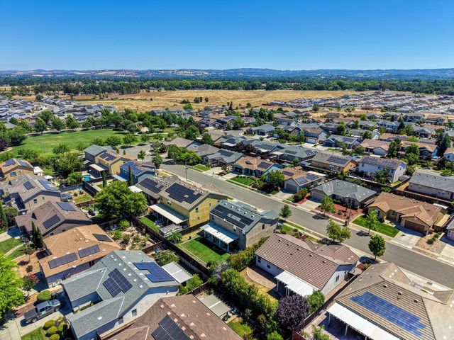 1242 White Pine Ln, Lincoln, CA 95648